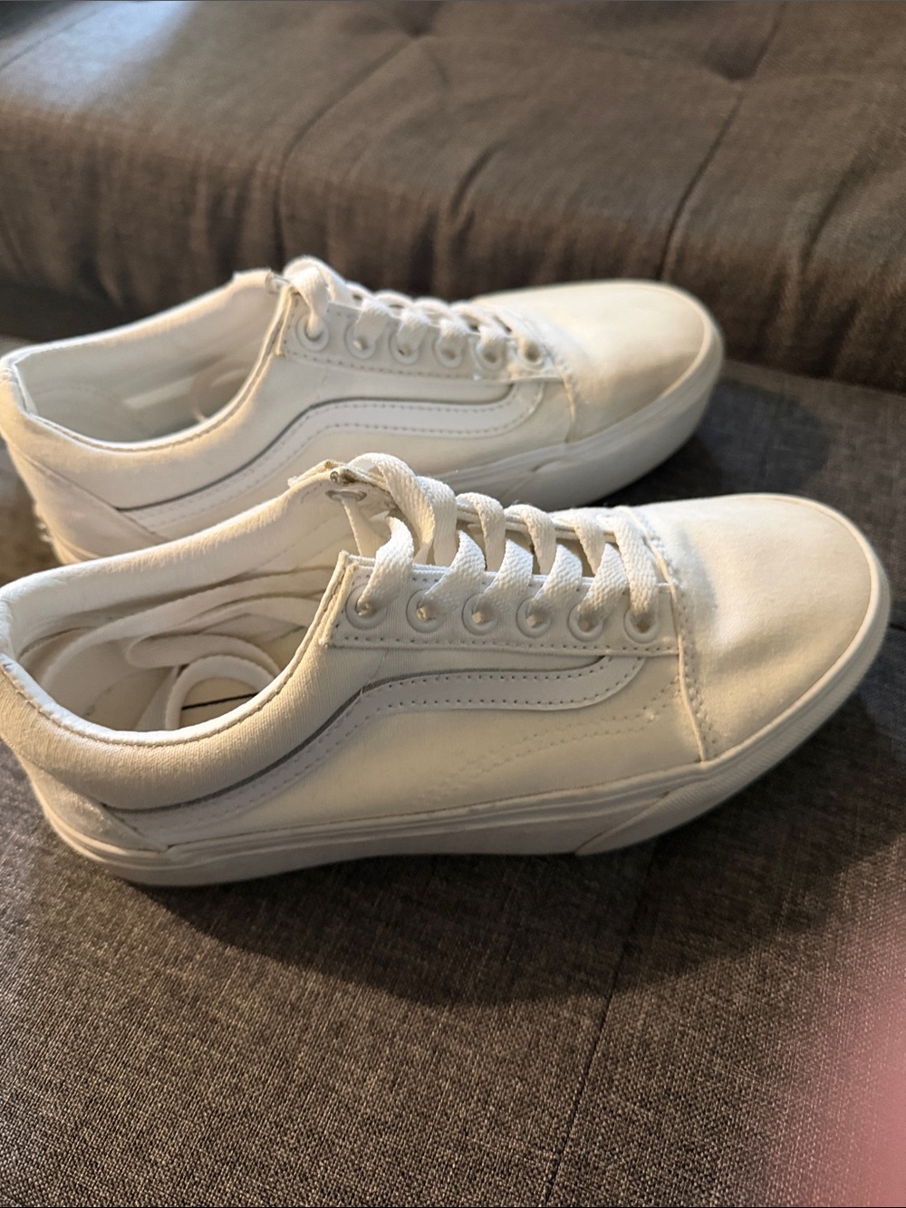 Vans Women's Low-Top White Canvas Sneakers